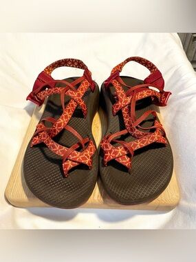 CHACO Yampa ZX2 Sandals + Vibram - Wmns Sz 10 - Orange Pattern/Adj Double Strap